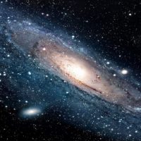 В центре Андромеды есть скопление странной формы, и астрономы выяснили откуда