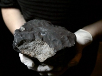 Со дна озера Чебаркуль подняли самую крупную часть метеорита.
