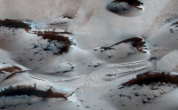 Марсианские песчаные дюны весной.
