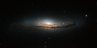 Хаббл заглянул в центр галактики NGC 5793.