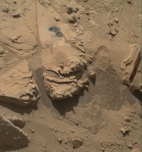 Марсоход Curiosity завершил бурение марсианской поверхности и продолжил свой путь к горе Шарп