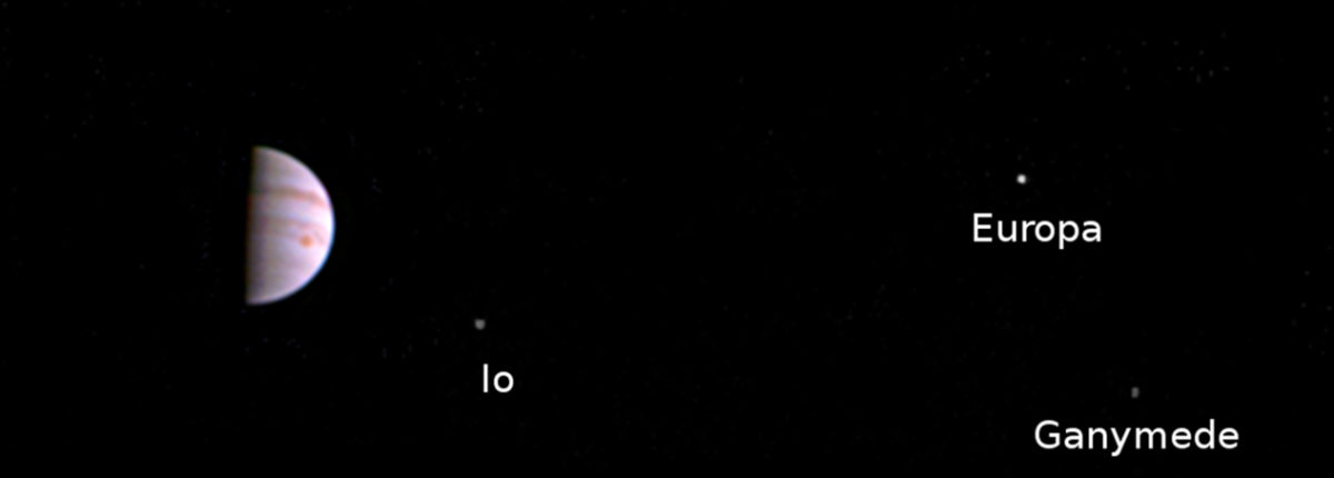Космический аппарат Juno впервые передал снимок Юпитера