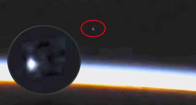 Видео: неизвестный объект вошел в атмосферу Земли