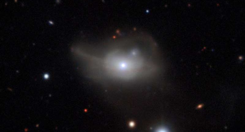 Обнаружена стремительно изменяющаяся галактика