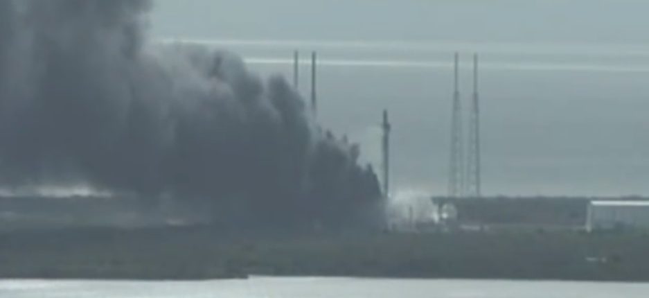 Видео: несколько взрывов прогремело на пусковой платформе SpaceX