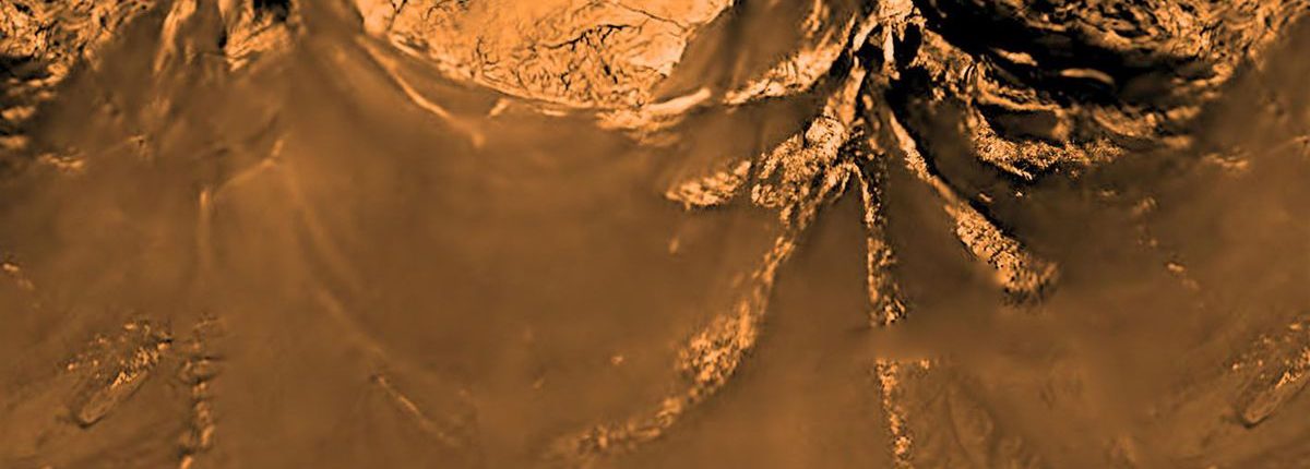 Спустя 12 лет NASA опубликовало снимки поверхности Титана, где он удивительно похож на Землю
