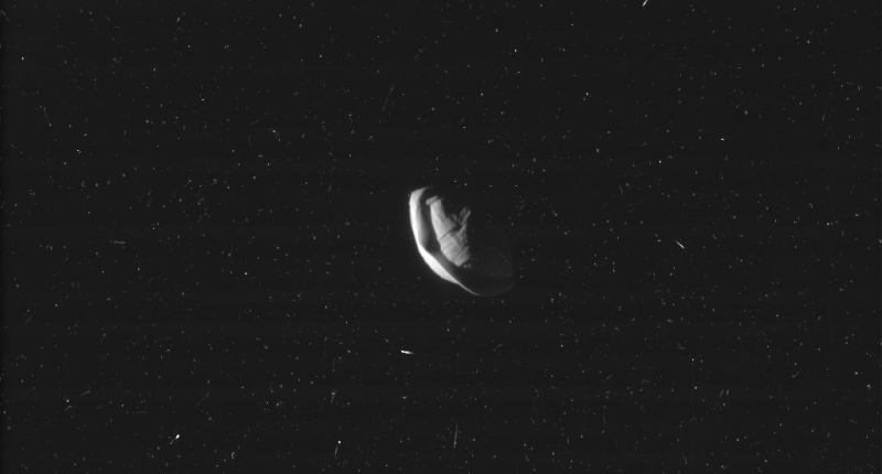Зонд «Кассини» сфотографировал «пельмень»