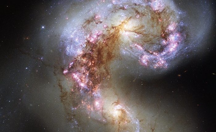 Астрономы: при столкновении галактик образуется «ударный» газ