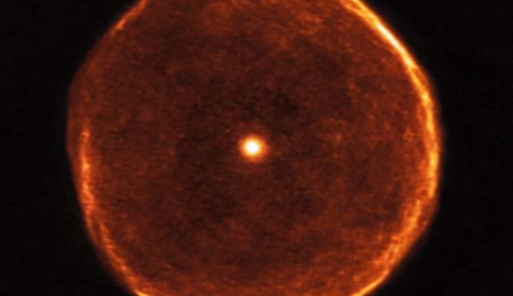 ALMA представил уникальное видео пылающего «глаза» в космосе