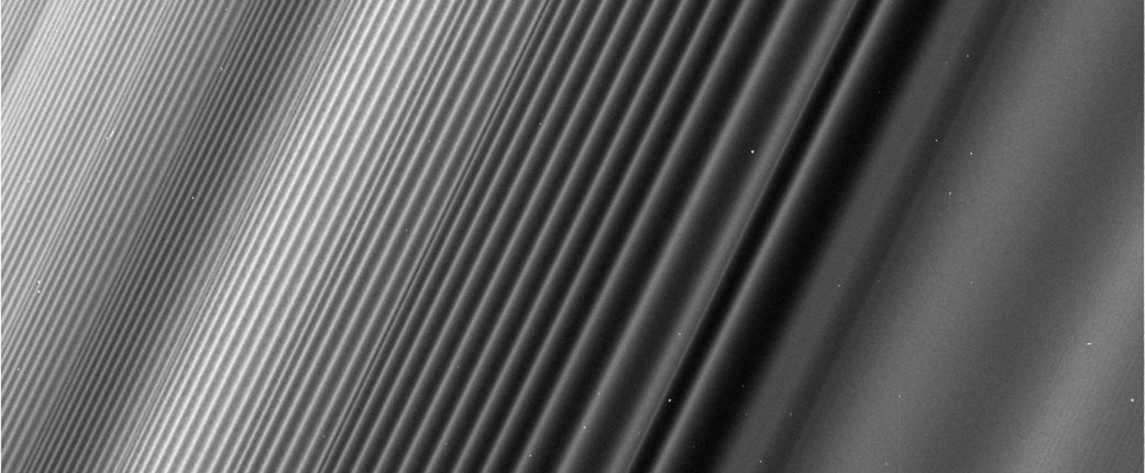 «Кассини» показывает волновую структуру в кольцах Сатурна