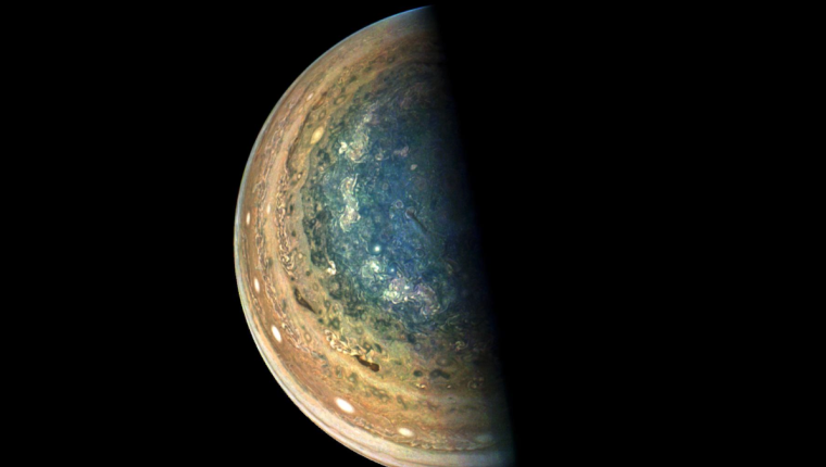 Юпитер, каким его еще никто не видел: NASA опубликовало невероятные снимки