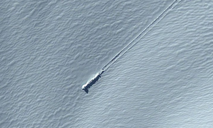 Инопланетный корабль или кусок льда? На снимке Google Earth обнаружили неопознанный объект