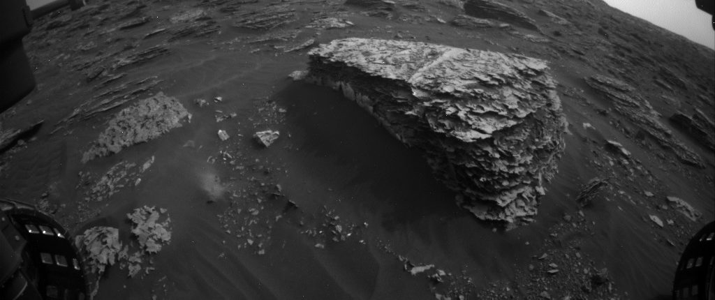 Марсоход NASA зафиксировал движение на Марсе? Размытую фигуру обнаружили на снимках Curiosity