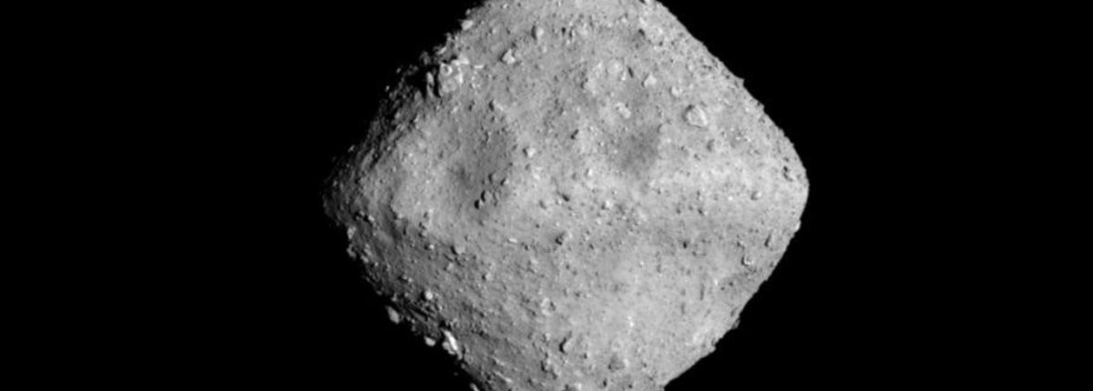 В поисках следов жизни: Японский зонд достиг астероида Рюгу