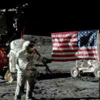 57% россиян не верят в правдивость высадки американцев на Луну