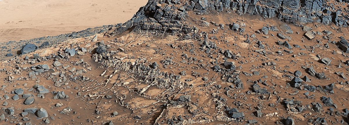 Один из кратеров способен раскрыть тайну о жизни на Марсе