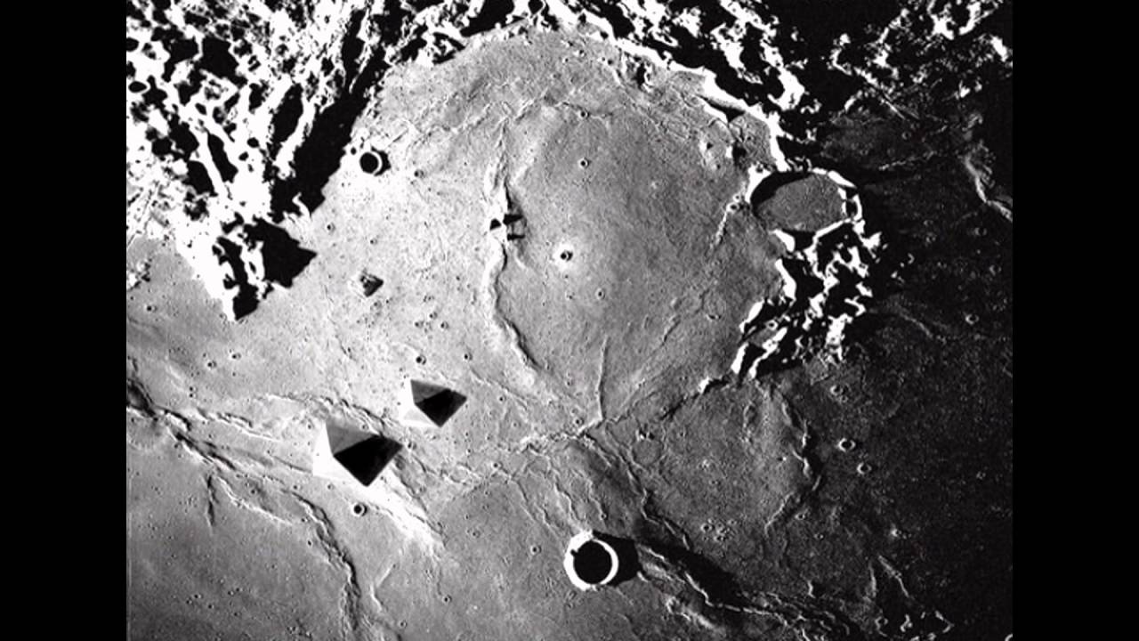 Первые снимки обратной стороны луны сделал. Обратная сторона Луны реальные снимки. Луна снимок обратной стороны Луны. Снимки темной стороны Луны. Пирамиды на Луне.