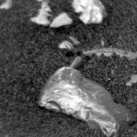 Марсоход нашёл на Красной планете необычный блестящий предмет