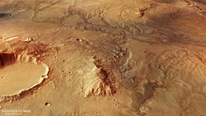 Иссохшая долина реки на Марсе выглядит неотличимо от Земной