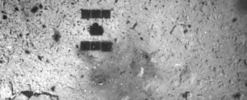 Удивительный снимок с японского космического корабля после взлета с астероида
