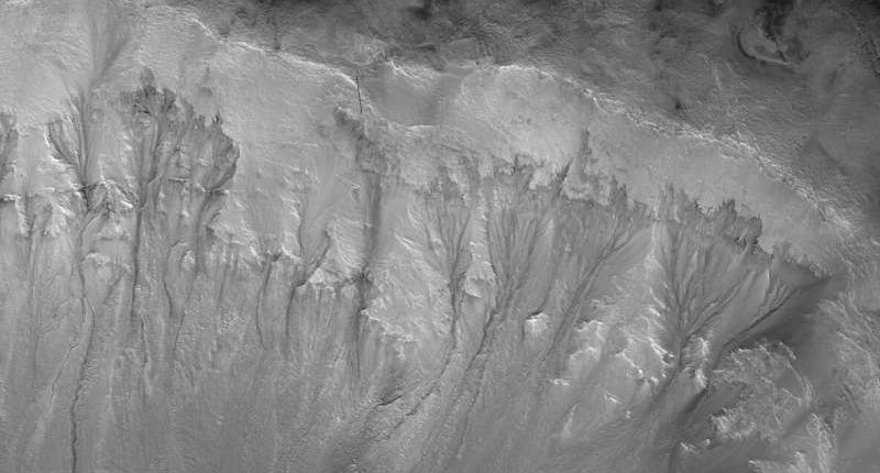 Планетологи выявили самые пригодные для жизни места на Марсе