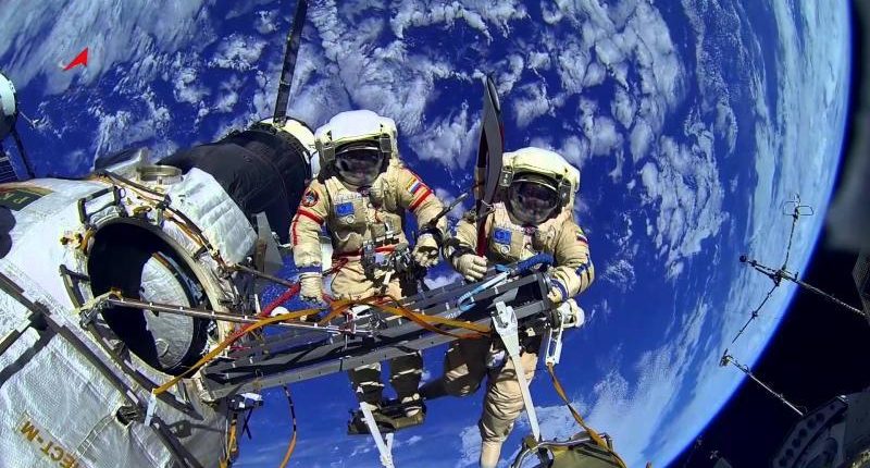 Российские космонавты закончили работу в открытом космосе