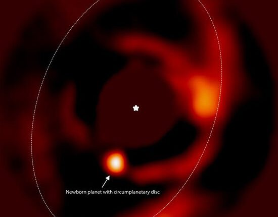 Астрономы впервые запечатлели околопланетный диск