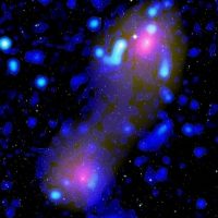 Астрономы находят первые доказательства странного радиомоста, соединяющего два галактических кластера