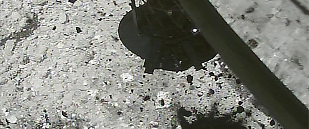 Японский зонд Hayabusa2 совершил идеальную посадку на астероид Рюгу