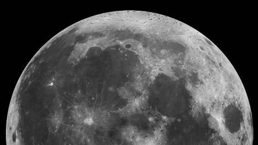 Луна 24 мая. Южный полюс Луны. Луна ком. Южный полюс Луны фото. Луна в Индии.