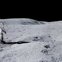 НАСА планирует оставить астронавтов на Луне