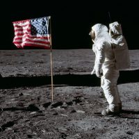 Луна без американцев – кто всему виной