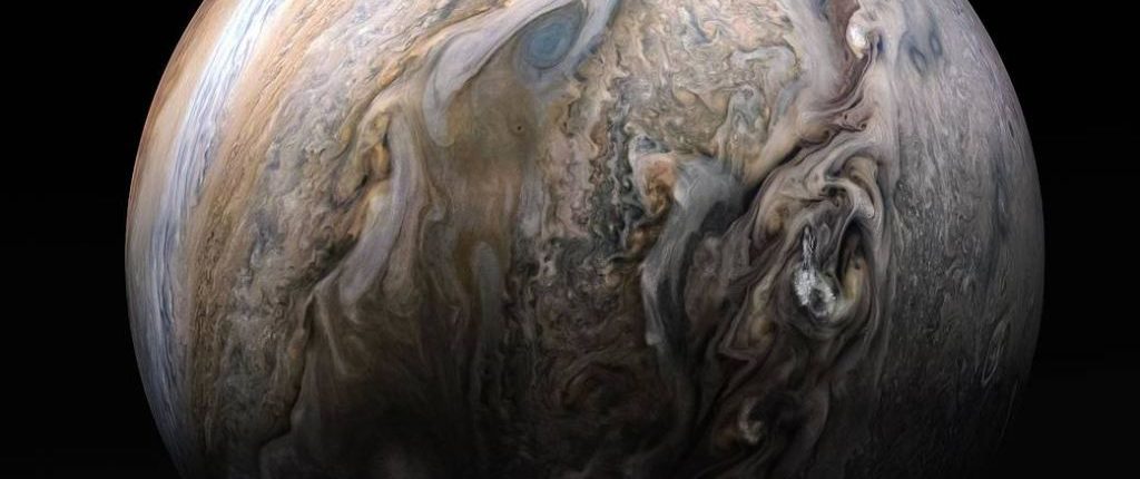 Зонд НАСА поделился новыми, великолепными фотографиями Юпитера