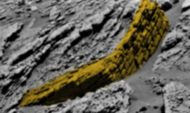 Древняя каменная стена, найдена на снимке сделанном марсоходом Curiosity