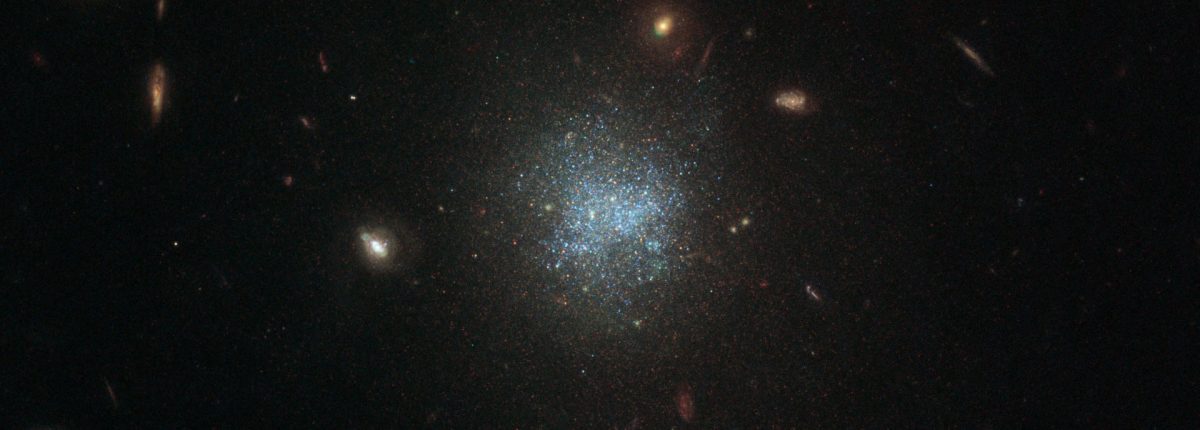 Уникальная находка «Хаббл»: скрытая галактика в созвездии Кита