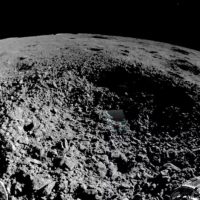 Получены новые снимки загадочного вещества, обнаруженного на темной стороне Луны