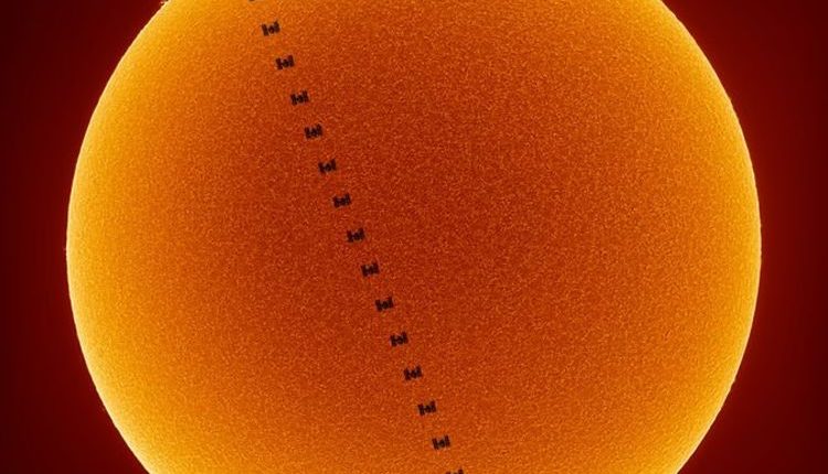 NASA представило потрясающую фотографию транзита МКС по Солнцу