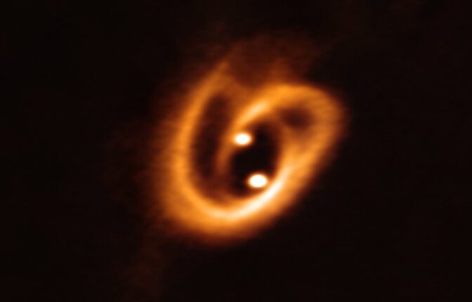 Впервые астрономы увидели рождение бинарных звезд