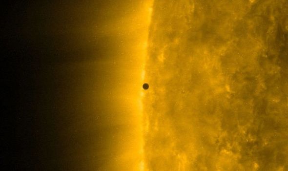Видео от NASA: транзит Меркурия по Солнцу