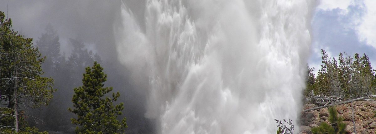 Гейзер «Пароход» в Йеллоустоне, извергался рекордное количество раз в этом году