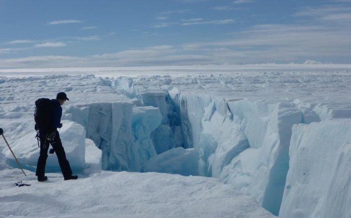 Дроны обнаружили трещину Гренландского ледяного покрова