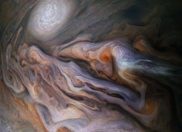 Спутник NASA сделал потрясающее фото Юпитера с близкого расстояния