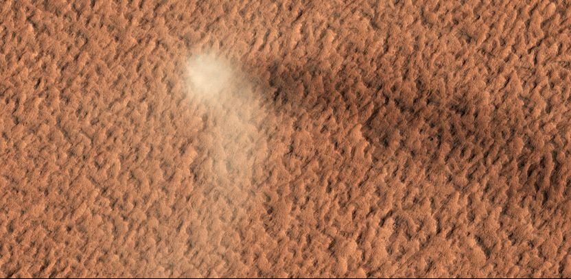 НАСА опубликовало снимки эпического «Пылевого Дьявола» на поверхности Марса