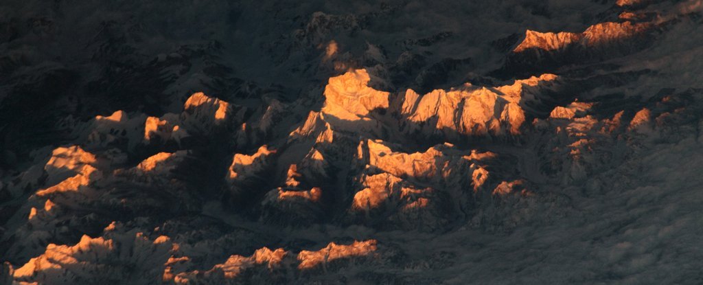 Захватывающий снимок величественных пиков Гималаев из космоса