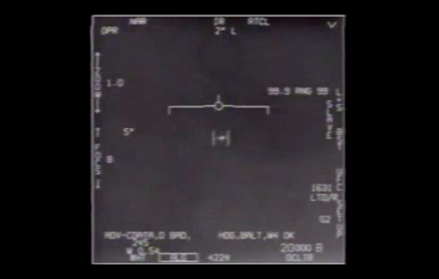 Пентагон официально опубликовал три видеозаписи неопознанных летающих объектов