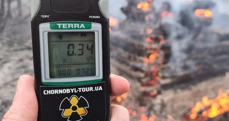 Лесные пожары вокруг Чернобыля подняли радиационный фон в 16 раз