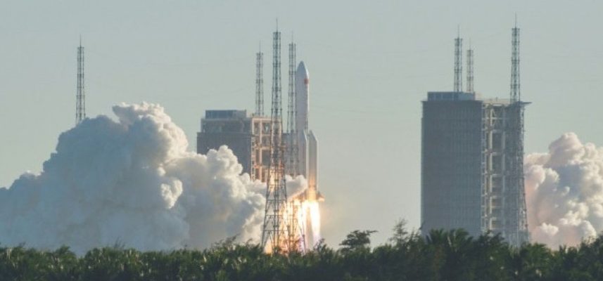 Новый космический корабль Китая успешно приземлился на Землю