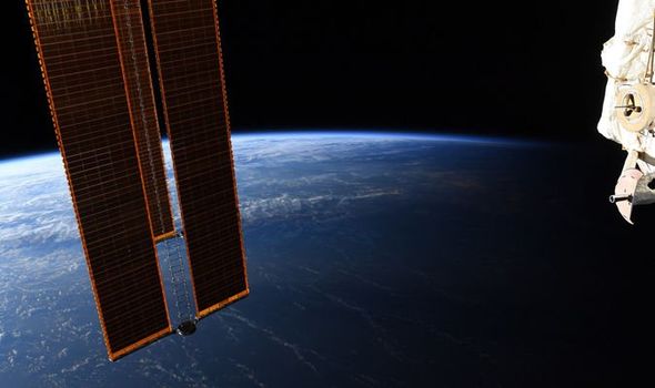 Космическое фото: астронавт зафиксировал границу между ночью и днем