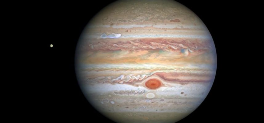 Великолепный снимок телескопа Хаббл демонстрирует «бурную» сторону Юпитера