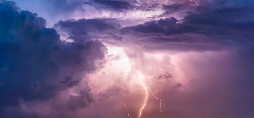 Ученые предлагают использовать «лазерные лучи» для борьбы с ударами молний